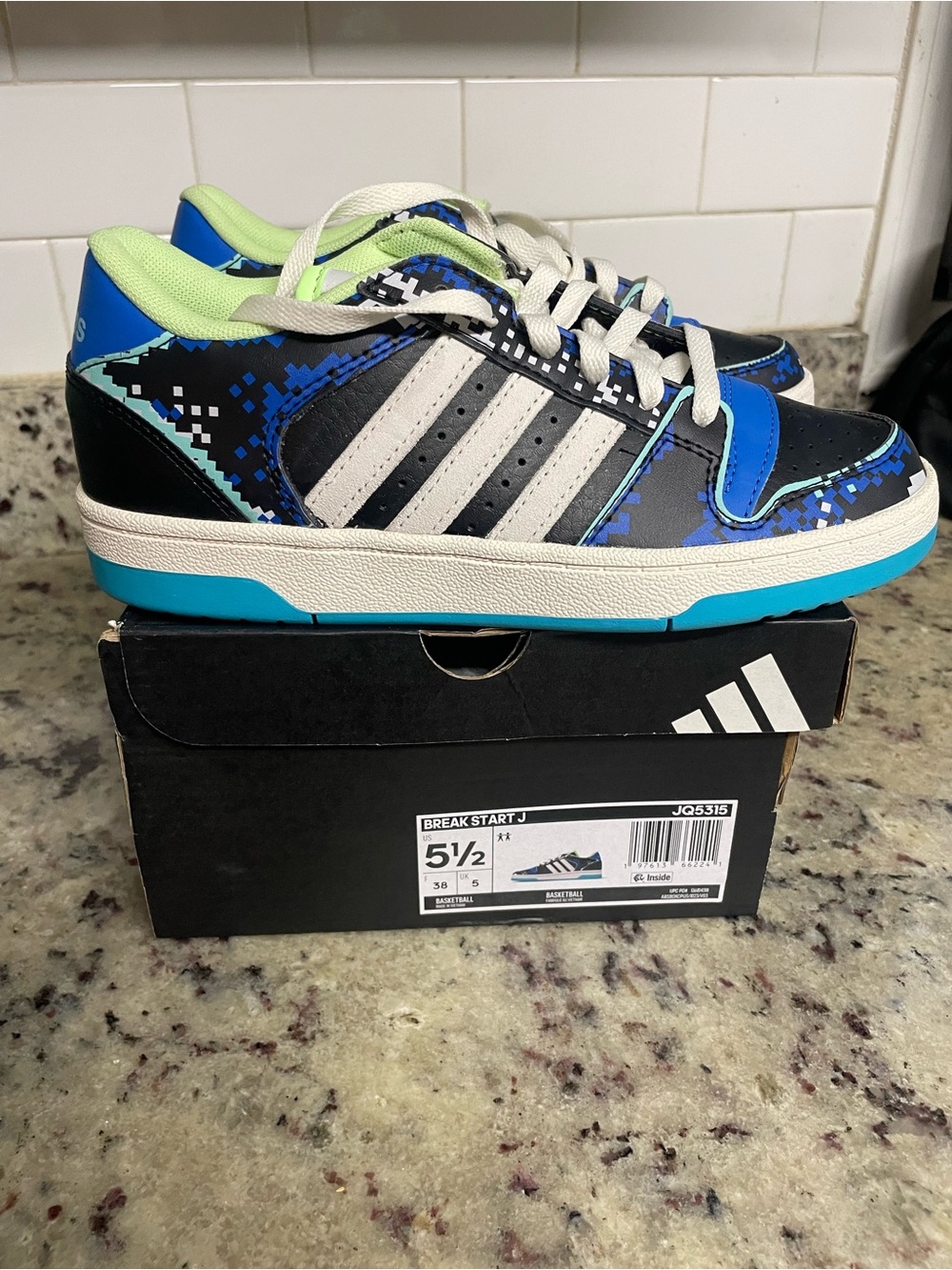 adidas Low-Top Sneakers in Black, Blue & Lime 5 1/2 unisex shoes new